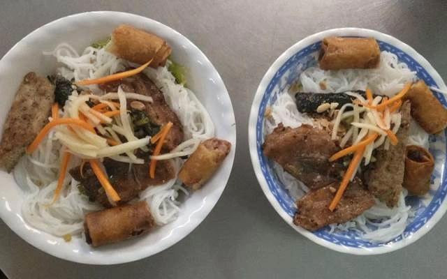 Quán Ăn Bún Thịt Nướng Sáu Cận
