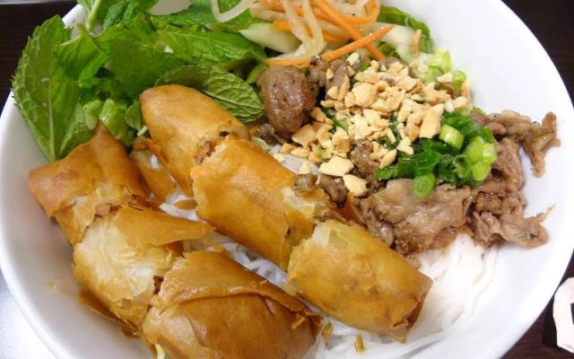 Quán Ăn Bún Thịt Xào & Chả Giò - Nguyễn Trãi