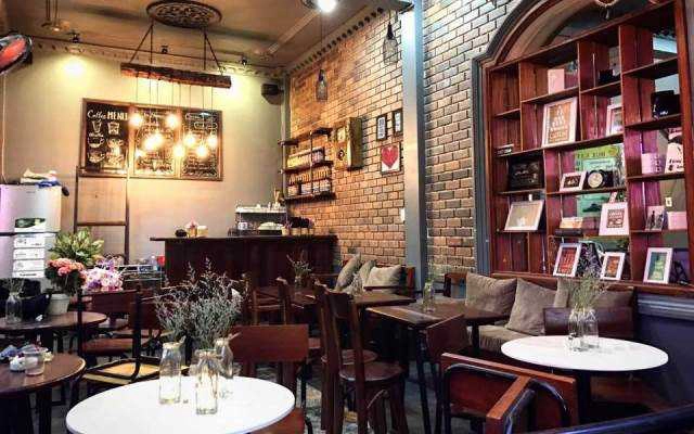 Cafe 90's Bistro