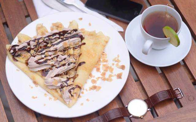 Cafe Crepes & Books