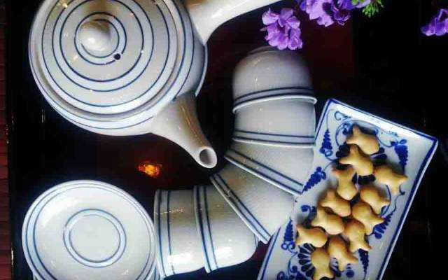 Cafe H'Tea - Tea & Ceramics