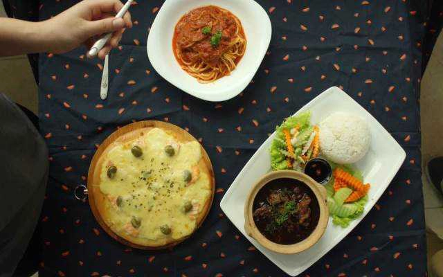 Cafe H3Q Pizza Miki - Lotte Center