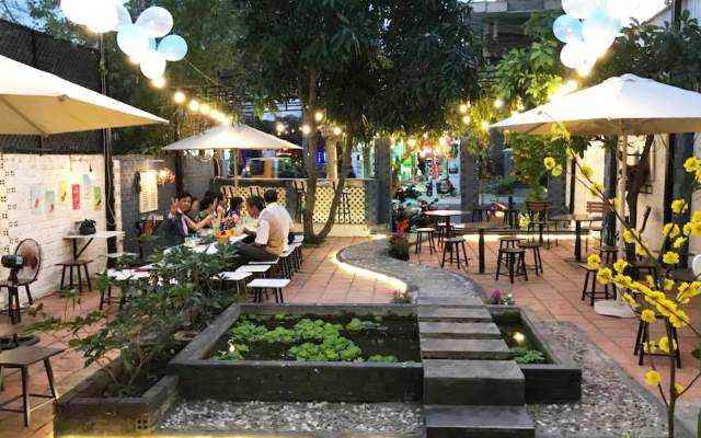 Cafe Hai Chàng Food & Drink