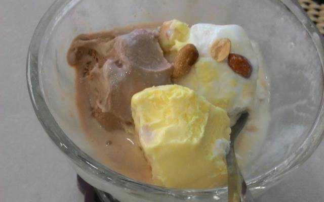 Cafe Khu Ăn Uống - Nhà Sách Hùng Vương