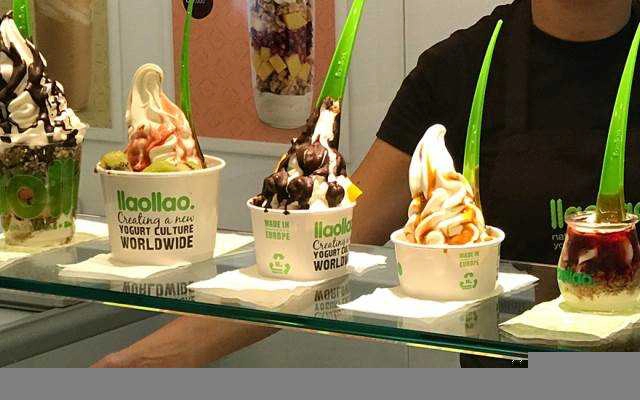 Cafe llaollao Natural Frozen Yogurt