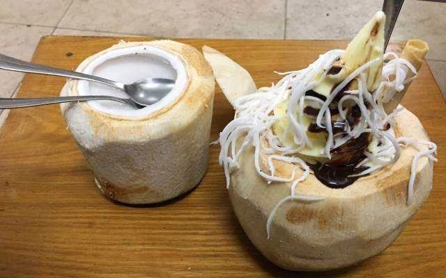 Cafe Long Dừa - Kem Dừa, Thạch Dừa & Bánh Pía - Lạc Long Quân