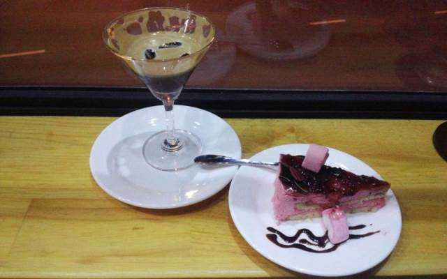 Cafe Lu Lu - Cake & Drink