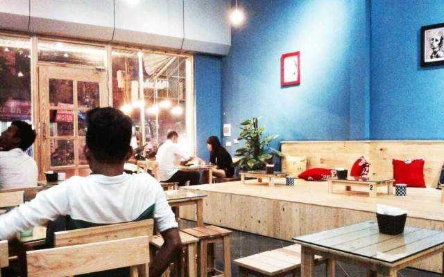 Cafe Moon Moon Tea