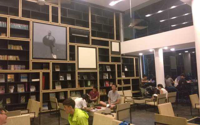 Cafe Nhà Sách Cá Chép - Nguyễn Thị Minh Khai