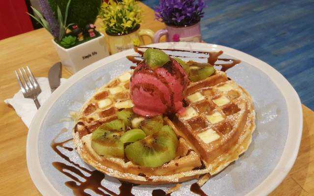 Cafe Waffle Place - Bánh Tổ Ong Nướng - Pearl Plaza