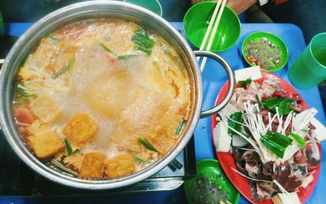 Quán Ăn Cát Bà Quán - Lẩu Nướng Hải Sản