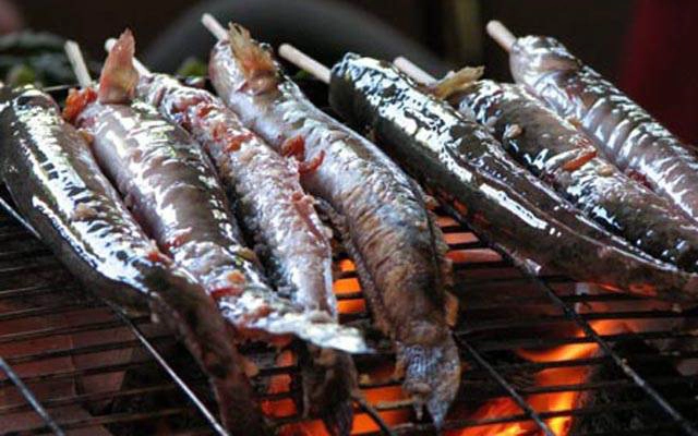 Quán Ăn Cây Đèn Dầu