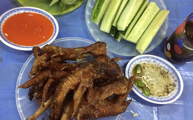 Quán Ăn Chân Gà Nướng Hai Còi