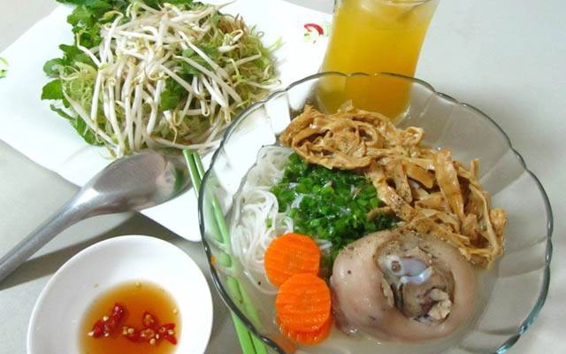 Quán Ăn Chánh Lưu - Bún Măng Giò Heo