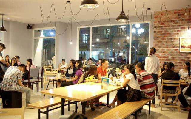 Chatter Box Cafe - Hoàng Hoa Thám