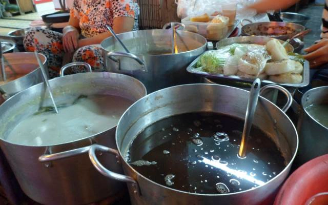 Quán Ăn Chè Nóng Vỉa Hè - Lý Chính Thắng