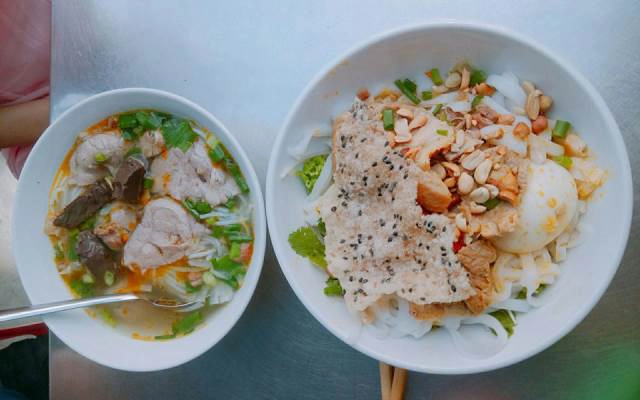 Quán Ăn Chị Bánh - Bún Bò Huế & Mì Quảng