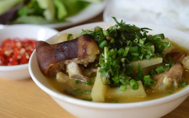 Quán Ăn Chị Năm - Bún Thịt Chó