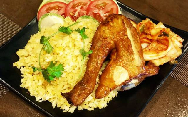 Nhà Hàng Chiêm Restaurant - Cơm Gà Hội An & Gà Rang Muối