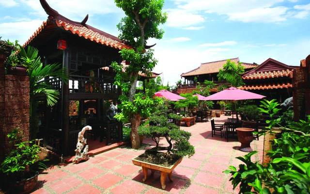 Nhà Hàng Cổ Gia Quý - Cafe & Restaurant