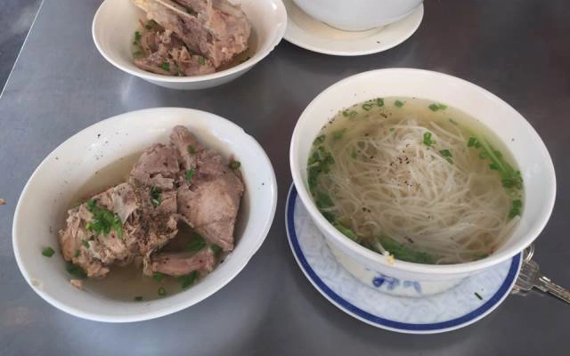 Quán Ăn Cô Năm - Hủ Tiếu Mì, Hoành Thánh & Bánh Canh