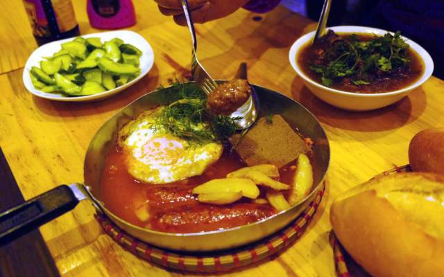 Quán Ăn Cô Thêm - Bánh Mì Chảo