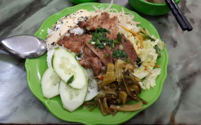 Quán Ăn Cơm Bình Dân - Nguyễn Tất Thành