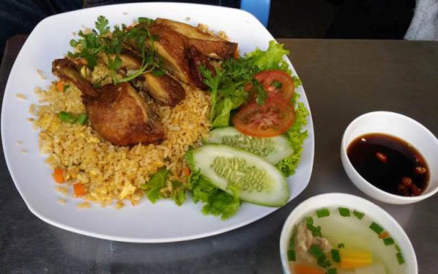 Quán Ăn Cơm Đăng Hùng - Cơm Gà Xối Mỡ