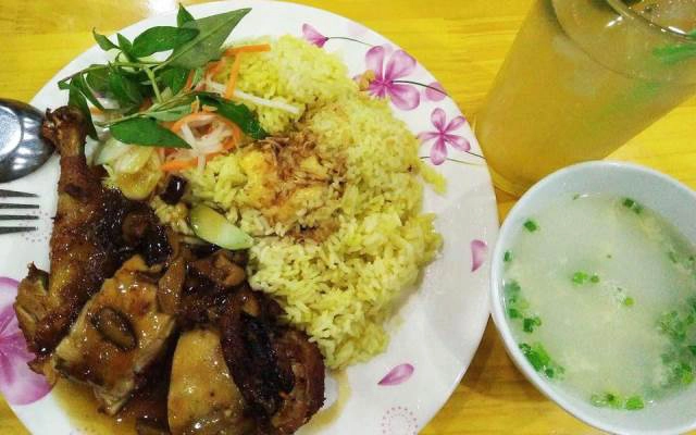 Quán Ăn Cơm Đùi Gà Xối Mắm & Phở Bò - Sông Nhuệ