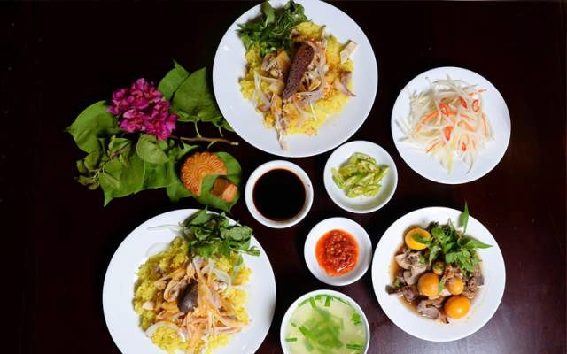 Quán Ăn Cơm Gà Bà Buội Hội An - Bà Triệu