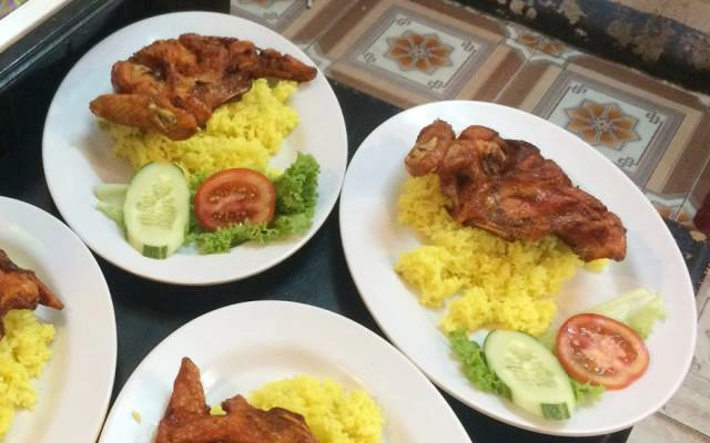 Quán Ăn Cơm Gà Bốn Mùa