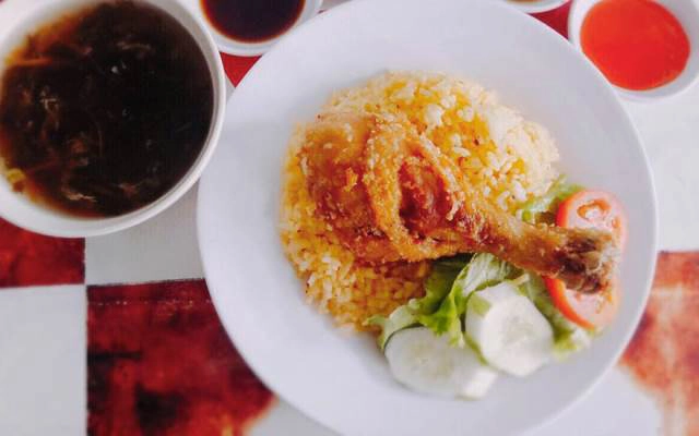 Quán Ăn Cơm Gà Xối Mỡ Chị Tuyết