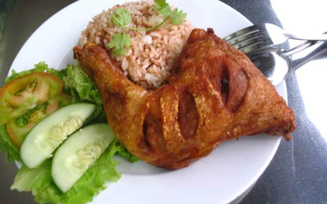 Quán Ăn Cơm Gà Dân Ký