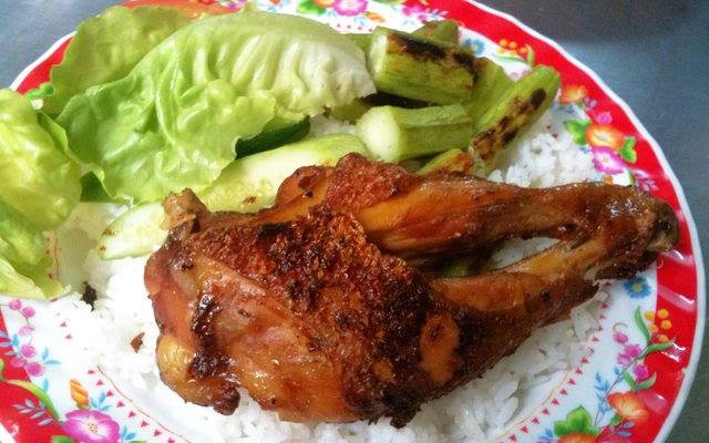 Quán Ăn Cơm Gà Nướng Than - Cách Mạng Tháng 8