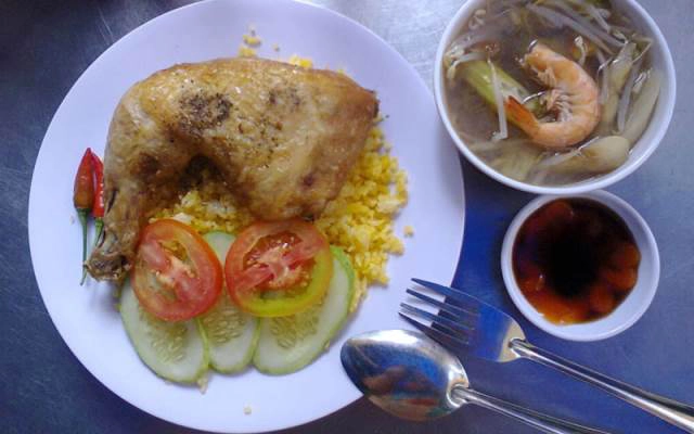 Quán Ăn Cơm Gà Xối Mỡ - Lê Văn Lương
