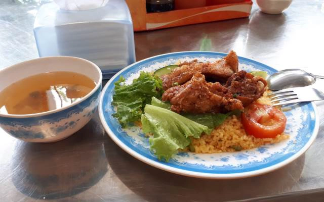 Quán Ăn Cơm Gà Xối Mỡ Chàng