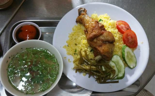 Quán Ăn Cơm Gà Xối Mỡ Chín Đạt