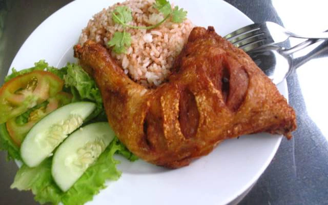 Quán Ăn Cơm Gà Xối Mỡ Thạch Lam 2