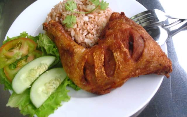 Quán Ăn Cơm Gà Xôi Mỡ Út Tươi