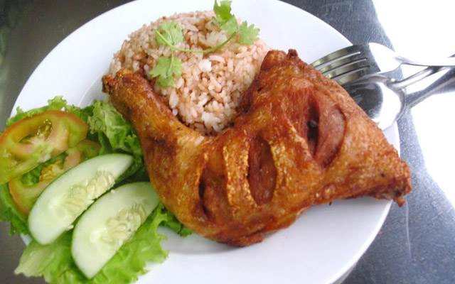 Quán Ăn Cơm Gà Xối Mỡ Xá Xíu