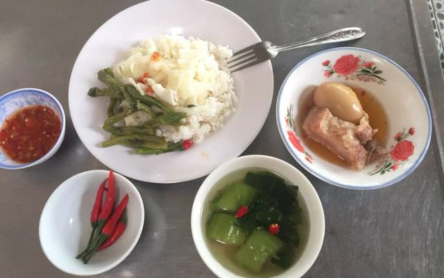 Quán Ăn Cơm Quê - Cơm Văn Phòng & Hải Sản Tươi Sống
