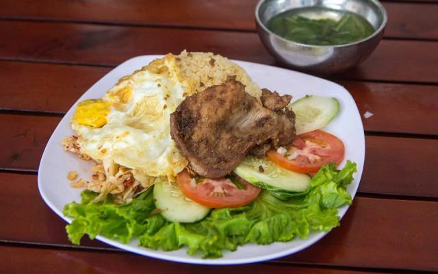Quán Ăn Cơm Sài Gòn - Cơm Gà Xối Mỡ