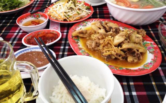 Nhà Hàng Cửa Sổ Đỏ Restaurant - Ẩm Thực Việt