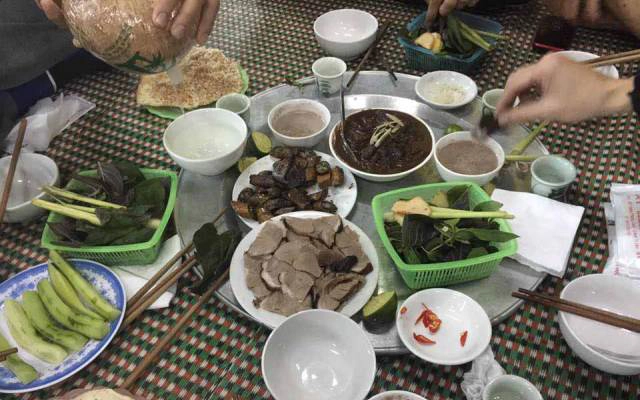 Quán Ăn Đình Bắc - Thịt Chó Thui Rơm