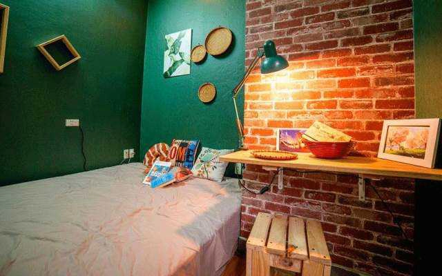 Dinh House - Silent Homestay In Center