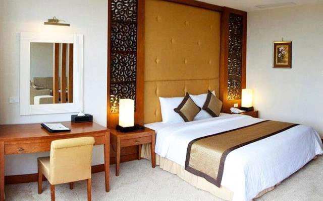Đông Bắc Hotel