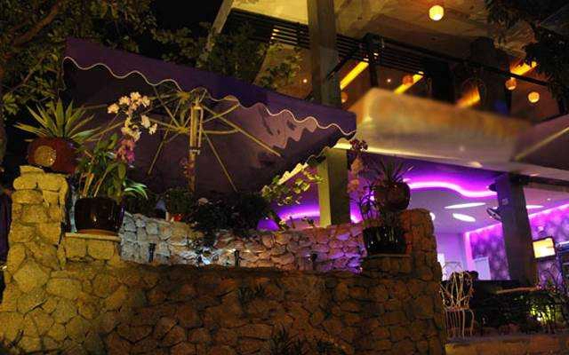 Đồng Dao Cafe - Cách Mạng Tháng 8