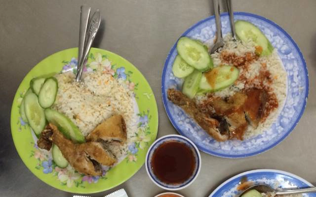 Quán Ăn Đức Nghi - Cơm Chiên Gà Xối Mỡ