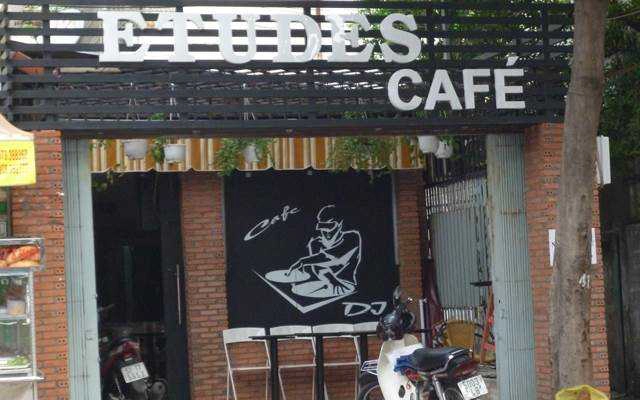 Etudes Cafe