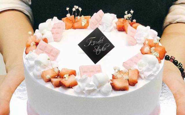 F3 Cake Studio - Tiệm Bánh Online